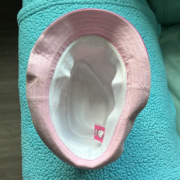HELLO KITTY🐈⬛ PINK FEDORA HAT🫶🏼❣️ - Picture 4 of 5
